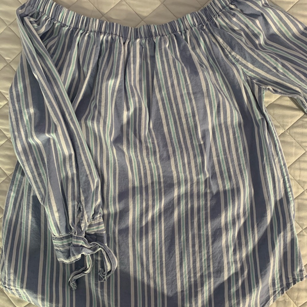 No comment- Off the shoulder top